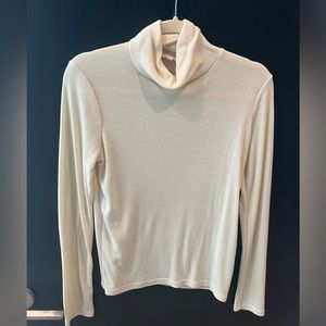 Soft White Layering Turtle Neck